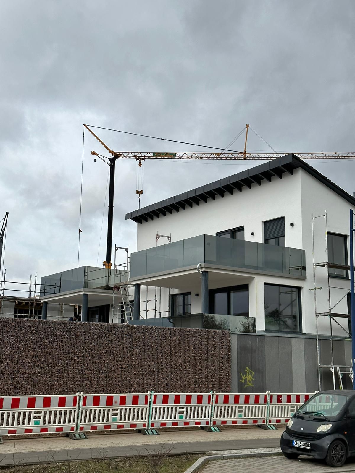 Wohnanlage mit Spiegelglas
